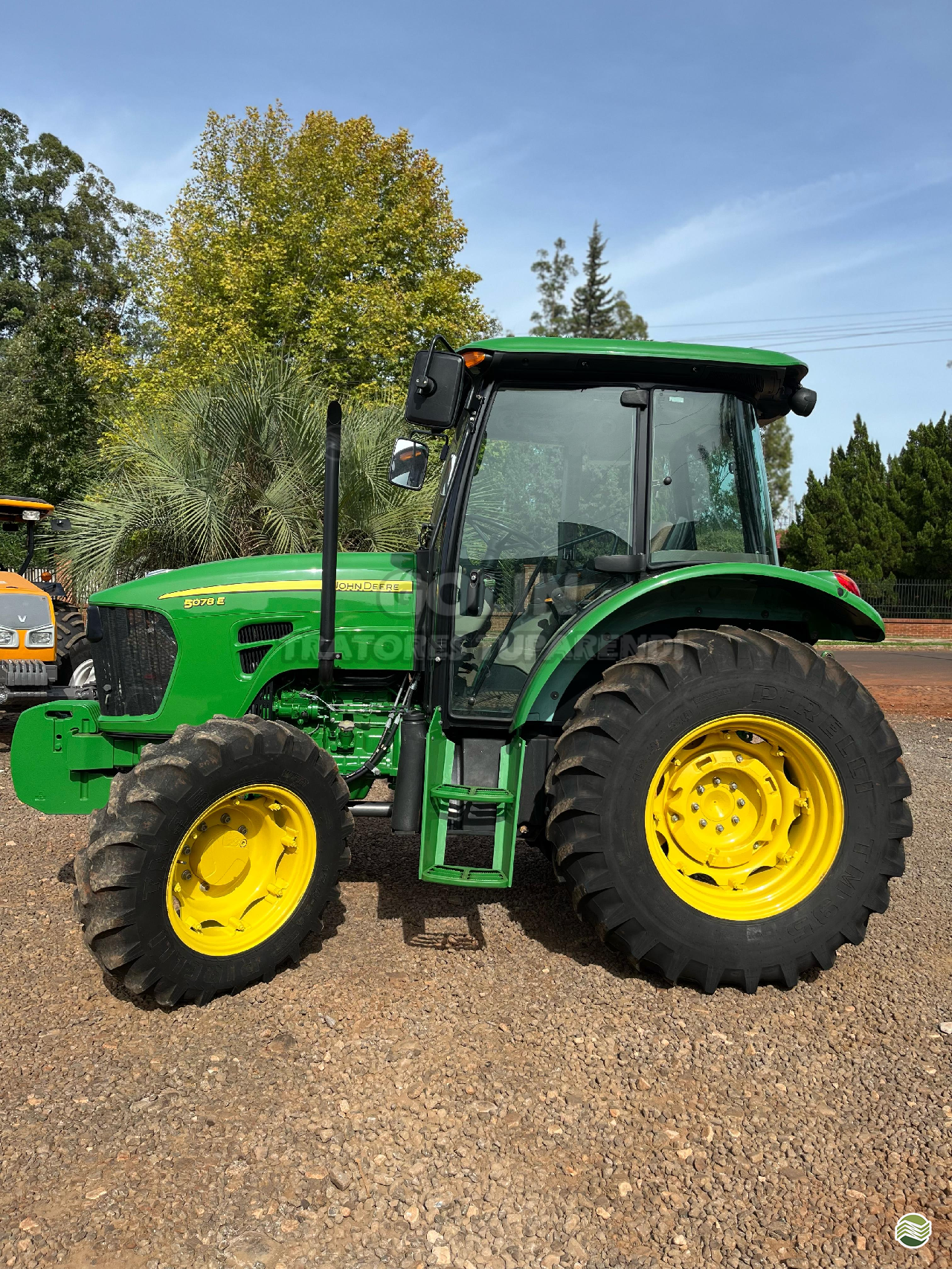 TRATOR JOHN DEERE JOHN DEERE 5078E Tração 4x4 Golin Tratores TUPARENDI RIO GRANDE DO SUL RS